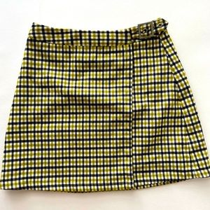 ✨Brandy Melville John Galt plaid mini skirt ✨